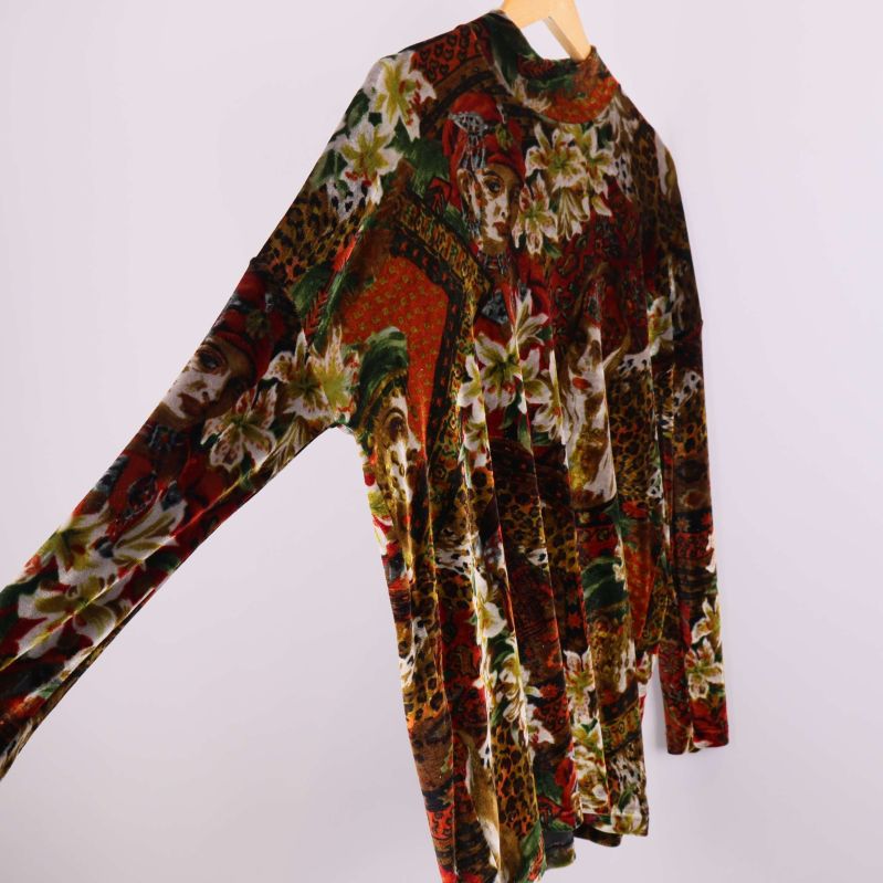 Topp med lång ärm i motivrik sammet