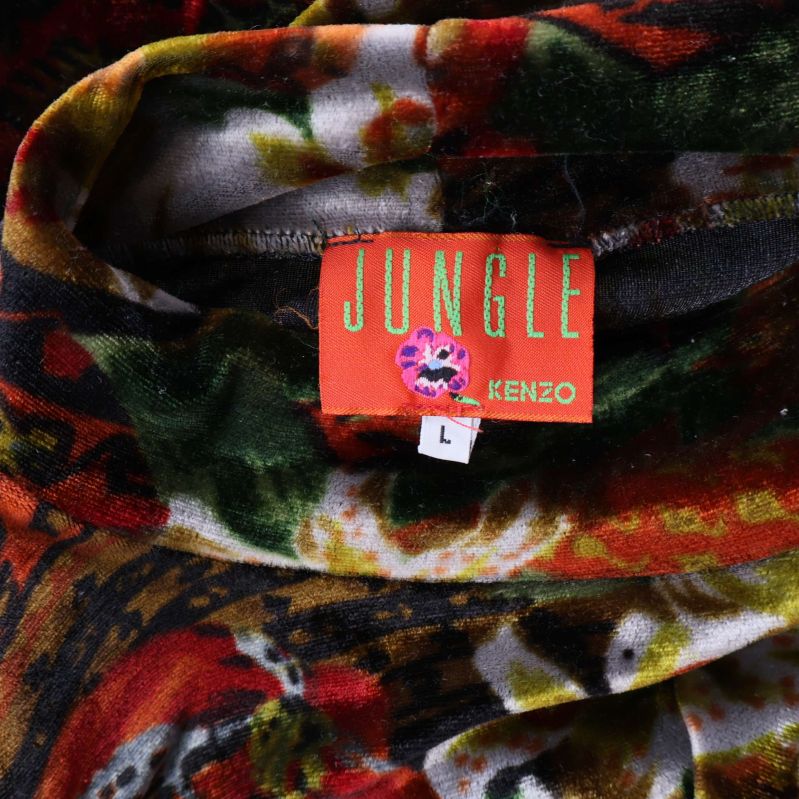 Närbild av Jungle Kenzo etikett 