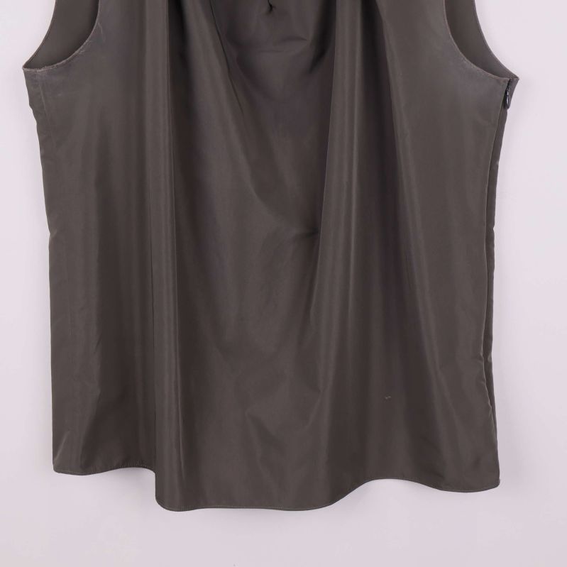 Nedre delen av brun ärmlös topp