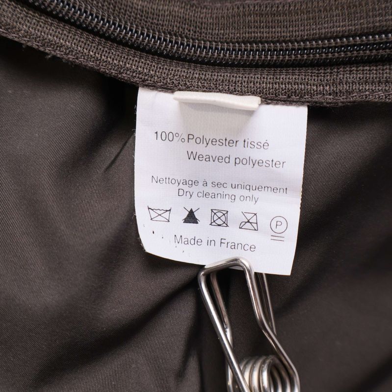 Materiallapp visar 100 procent polyester