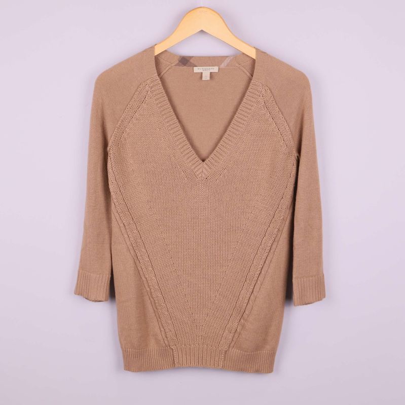 Beige stickad tröja med V-ringning