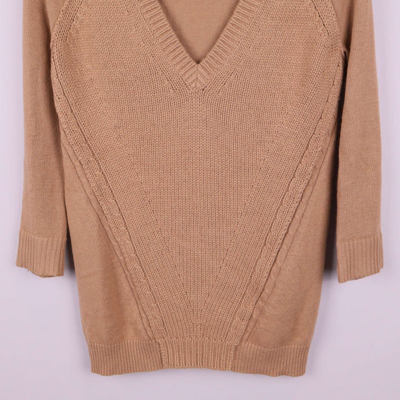 Nedre del av stickad tröja med ribbade muddar