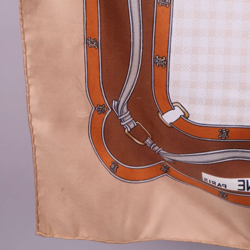 Närbild på hörn av scarf med fläckar