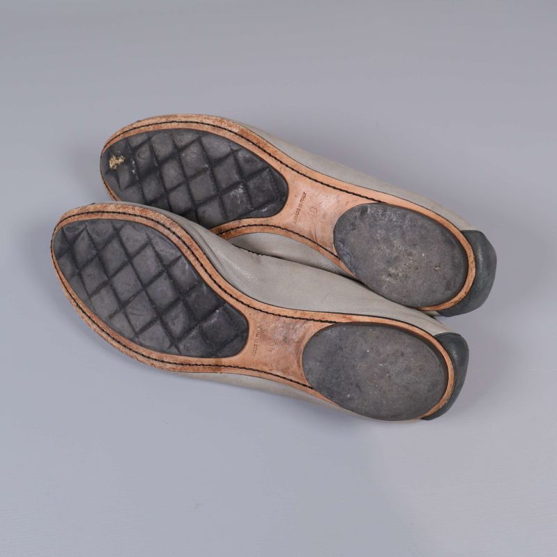 Yttersula på ballerinaskor med rutmönster under foten