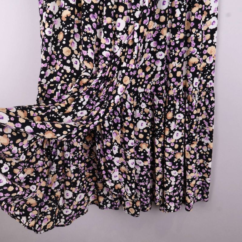 Tygstruktur och blomdetaljer