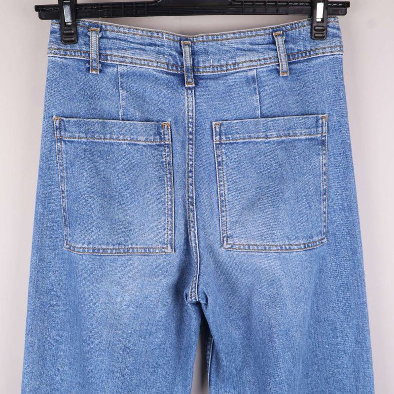 Jeans baksida och fickor