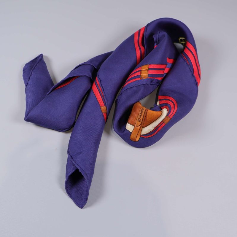 Bild på ihoprullad scarf