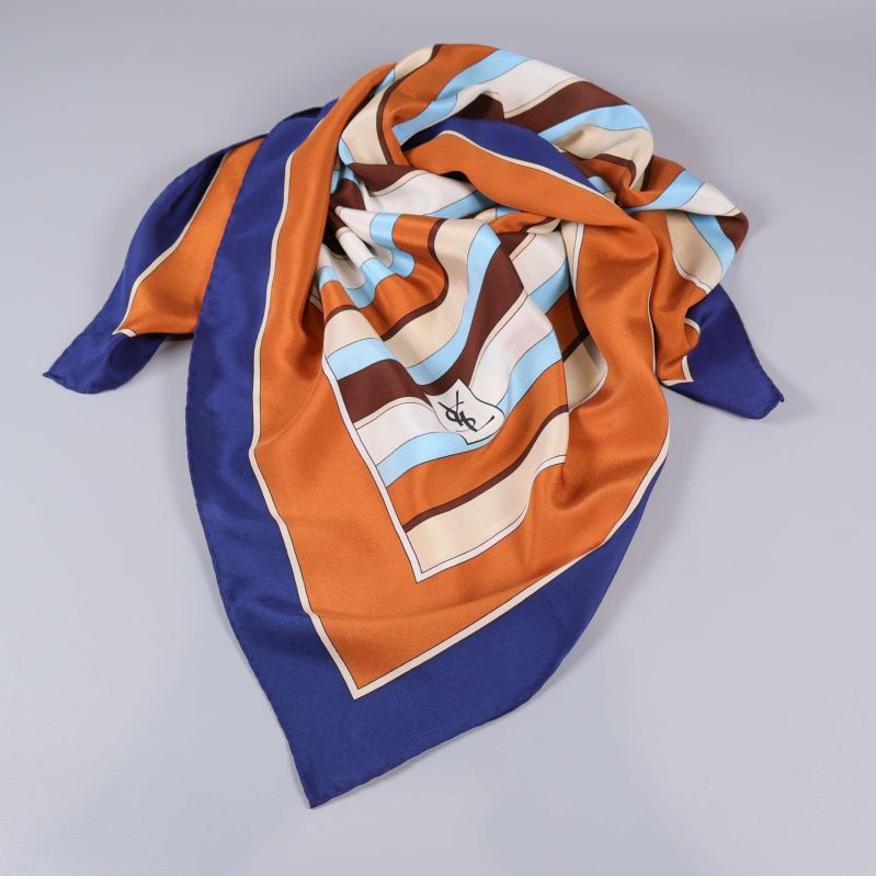 Bild på scarf ihopvikt