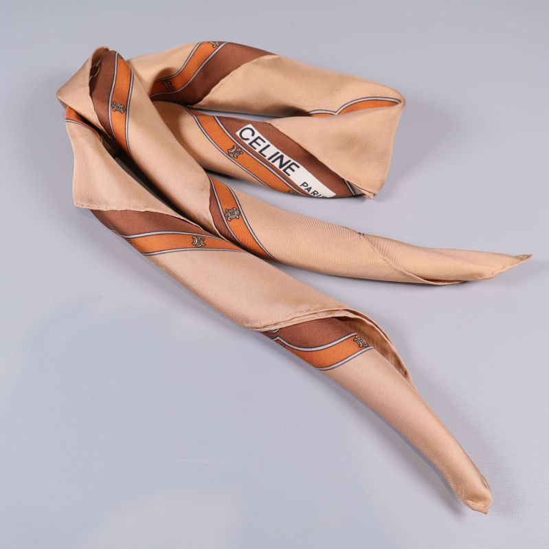 Bild på ihoprullad scarf