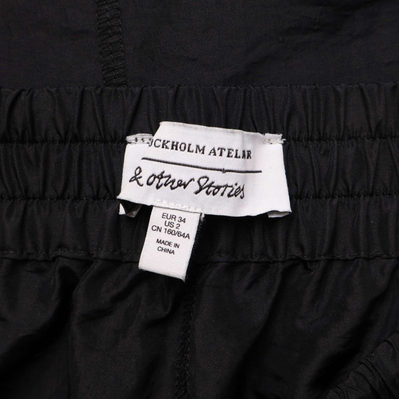 & Other Stories etikett