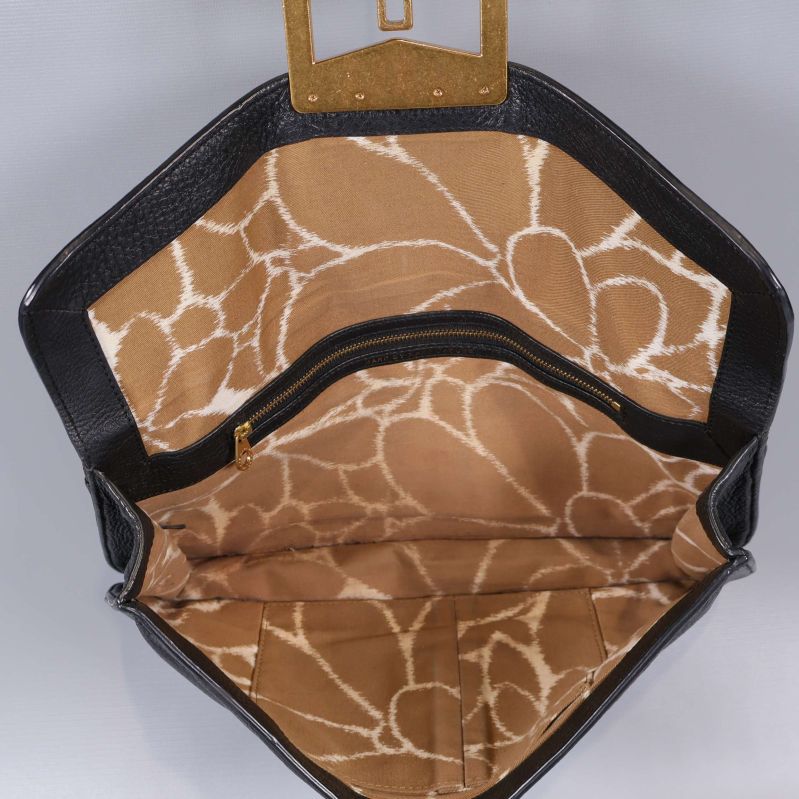Insidan av väskan med djurprint