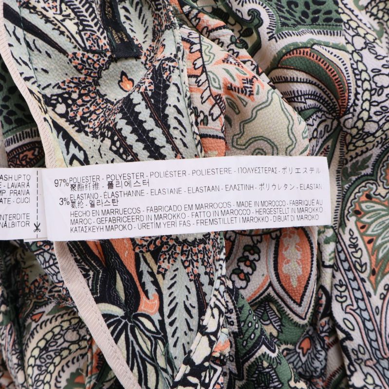 Materiallapp med sammansättning polyester och elastan inuti byxorna