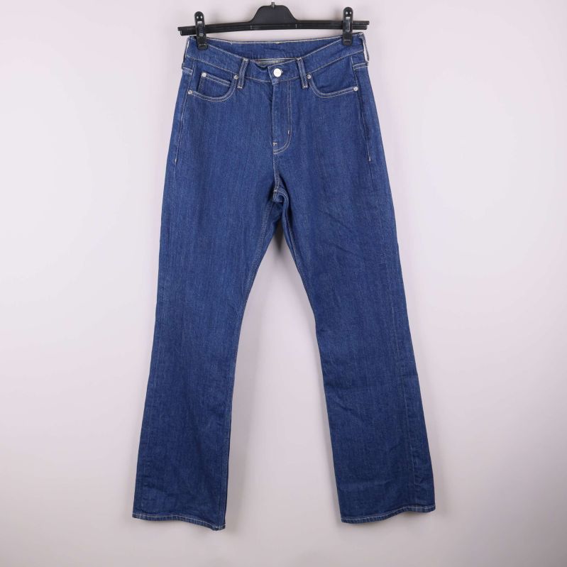 Jeans i blå denim med raka ben och fem fickor