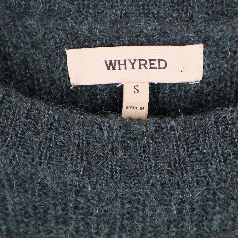 Närbild på Whyred logotyp och storlekslapp S