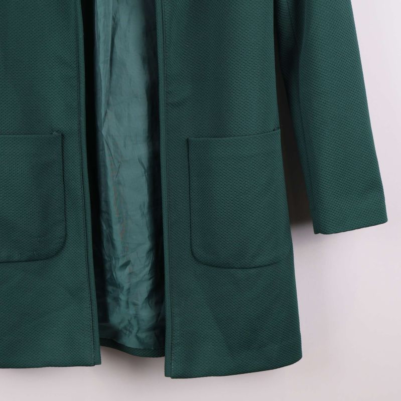 Ficka på grön jacka i strukturerat tyg