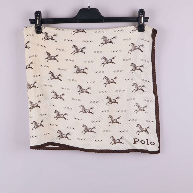 Fyrkantig scarf upphängd, mönster med hästar