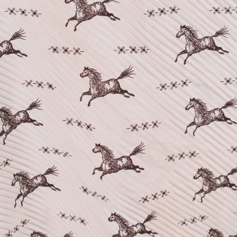 Plisserat tyg på scarf med hästar i brunt