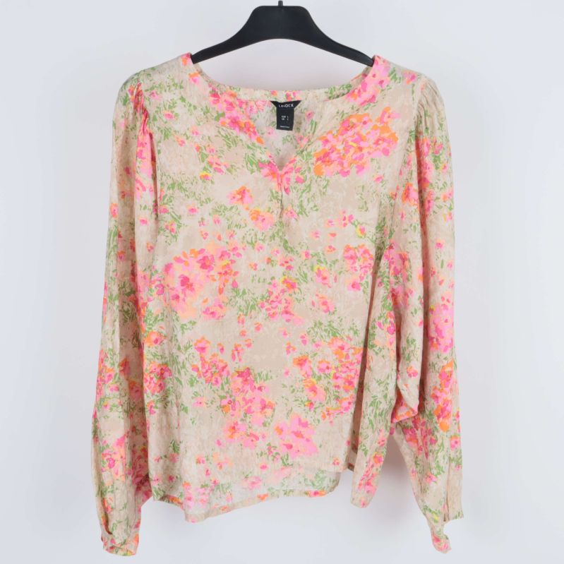 Blus med blommigt mönster