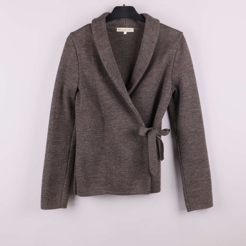 Brun omlottkofta med knytning framtill