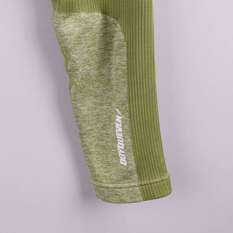 Logotypen DoYouEven syns på benet av leggings