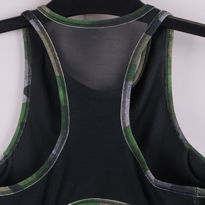 Närbild på meshpanel och detaljer bak på sporttoppen