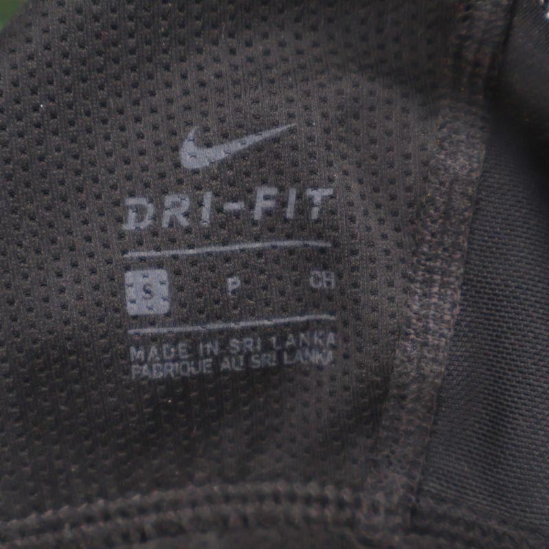 Etikett inuti topp med Nike, Dri-FIT och storlek S