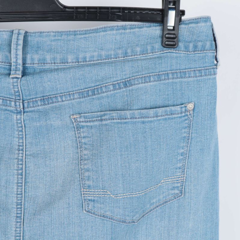 Detaljerade bakfickor