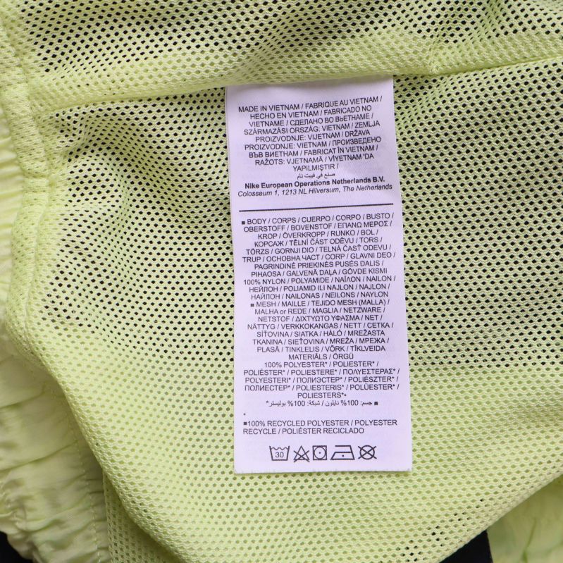 Materialetikett visar sammansättning för Nike-byxa