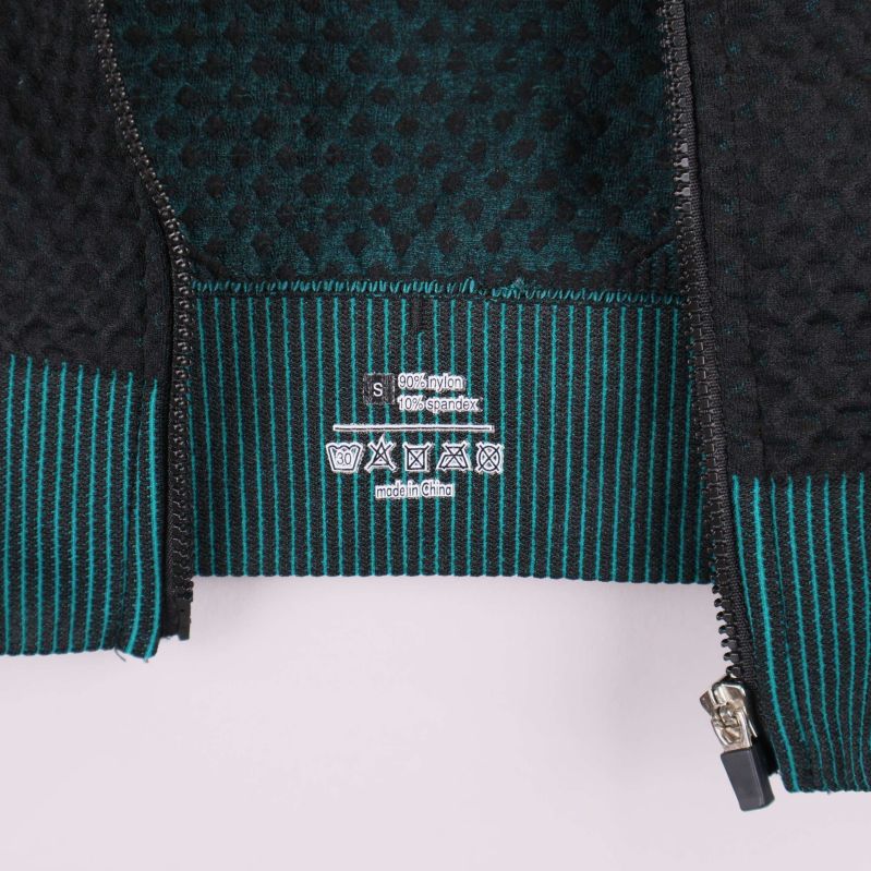 Närbild av innerdetalj och etikett med texten Oxnar