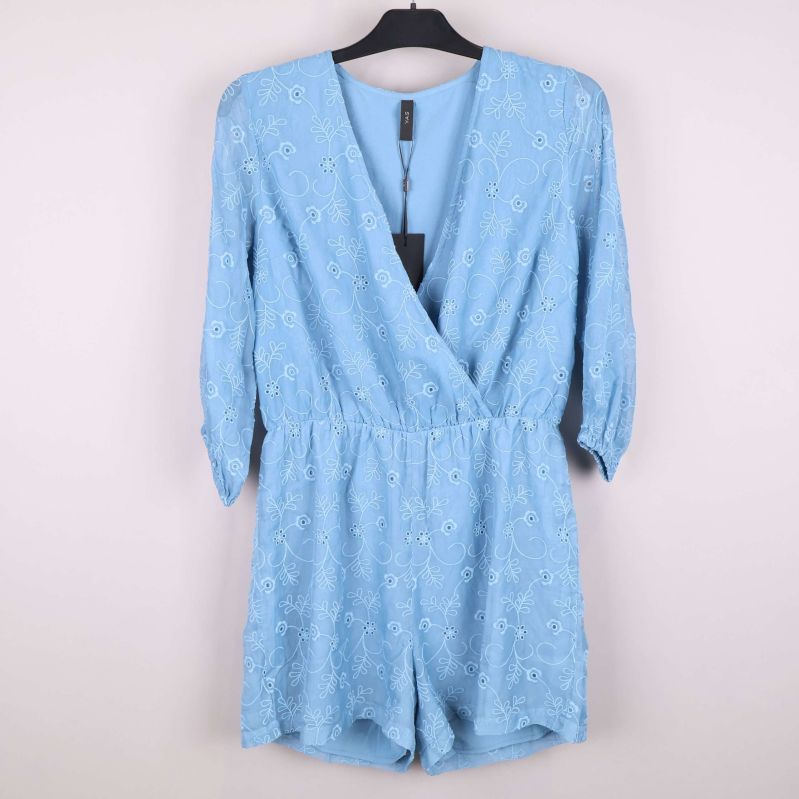 Framsida på blommig byxdress