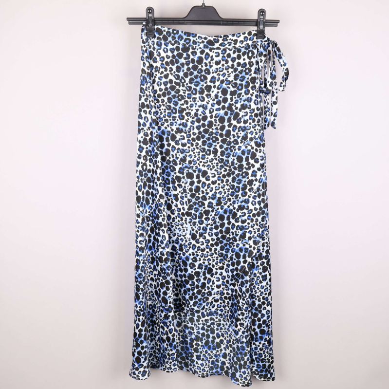 Framsida av mönstrad kjol