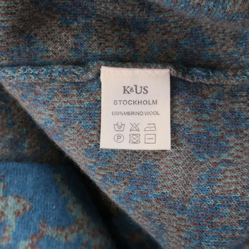 Materialetikett som visar 50% merinoull på insidan av klänning