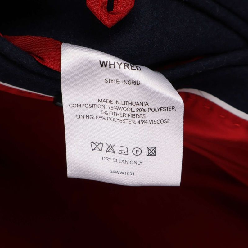 Materialetikett som anger ullblandning och polyesterfoder