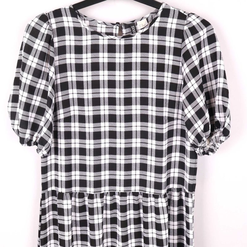 Detaljer av överdel och ärmar