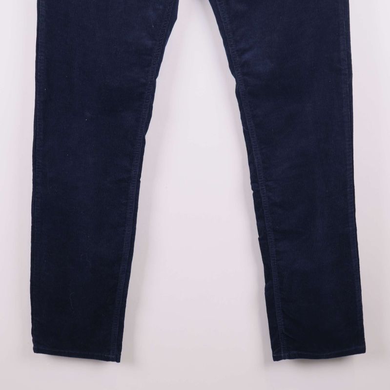 Ben och underdel på blå manchesterbyxa