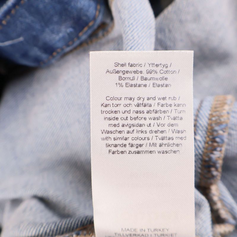 Materialetikett med information om bomull och elastan