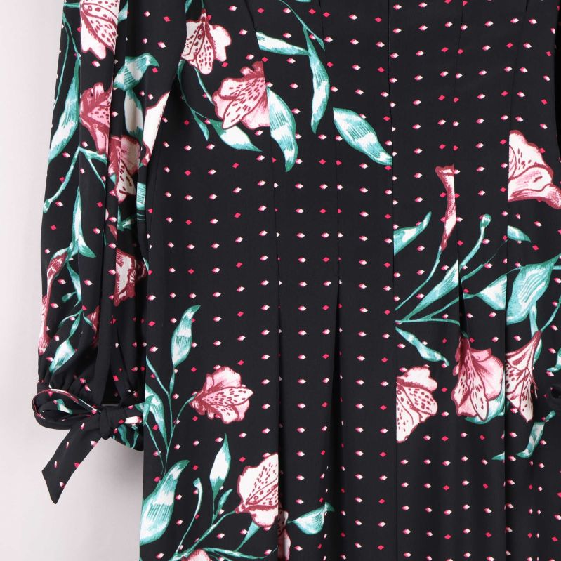 Detalj av rynkad ärm och mönster