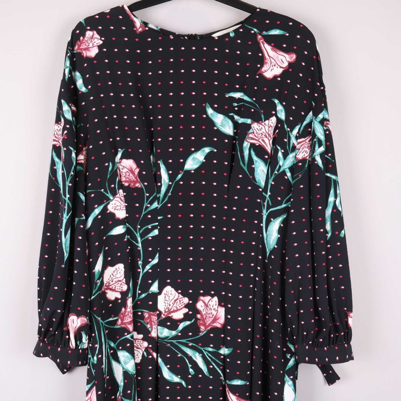 Detaljer på klänningens midja