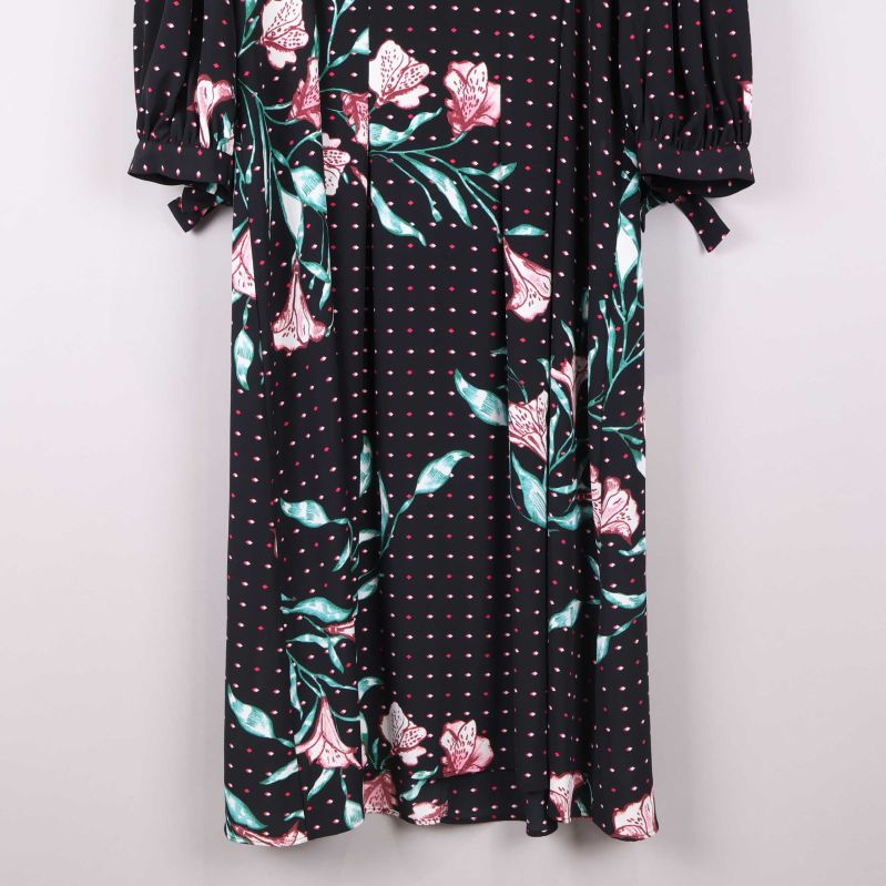 Mönstrad nederdel och tyg