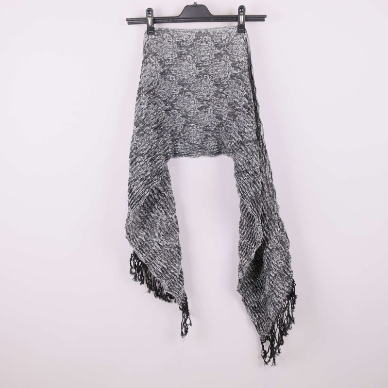 Uthängd halsduk i grått och svart med fransar