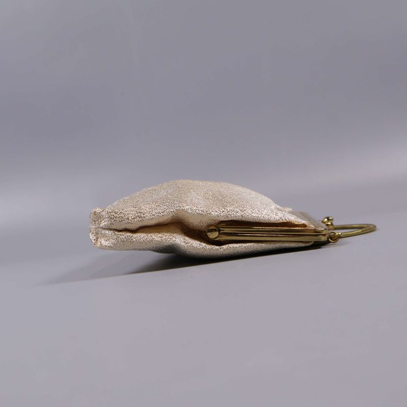 Sidovy av smal clutch med axelrem