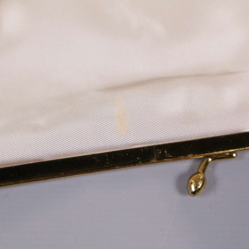 Närbild på fläck på clutchens innerfoder