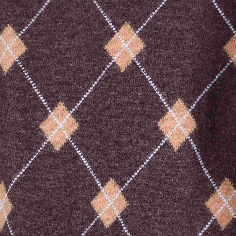 Närbild på argylemönster i brunt, beige och vitt