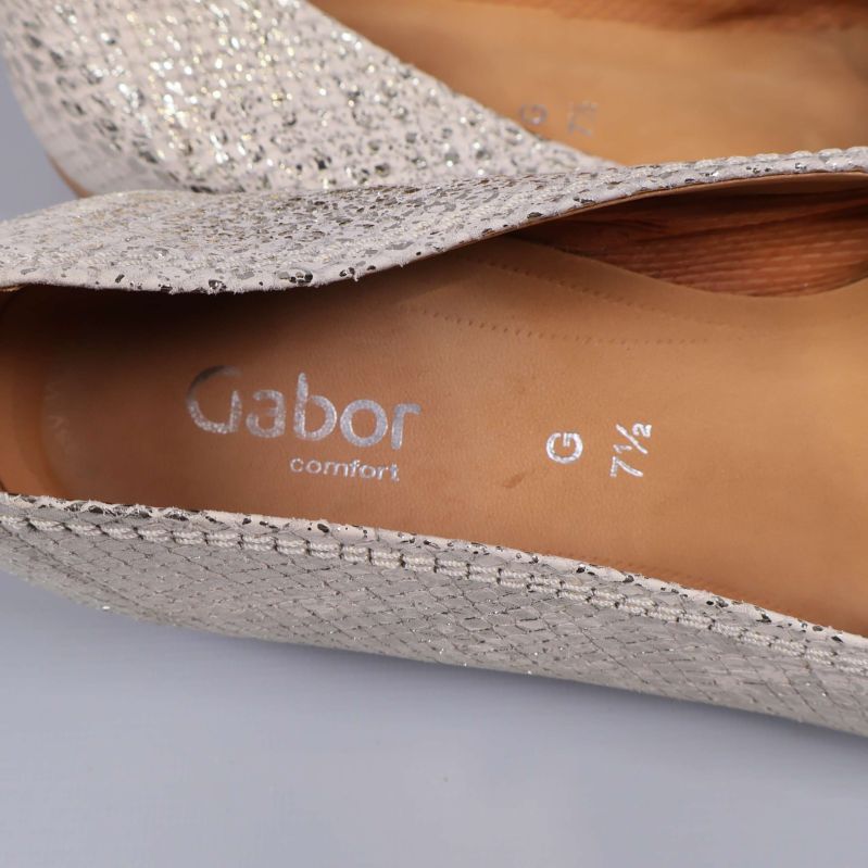 Närbild av insida, Gabor-logga och storlek 7½