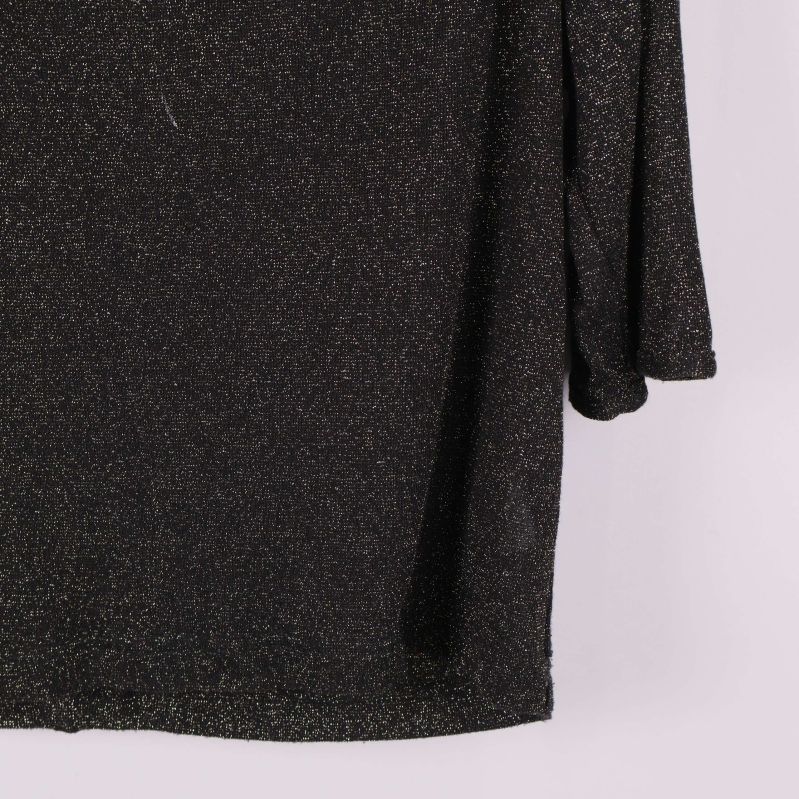 Närbild på nederkant och ärm på toppen