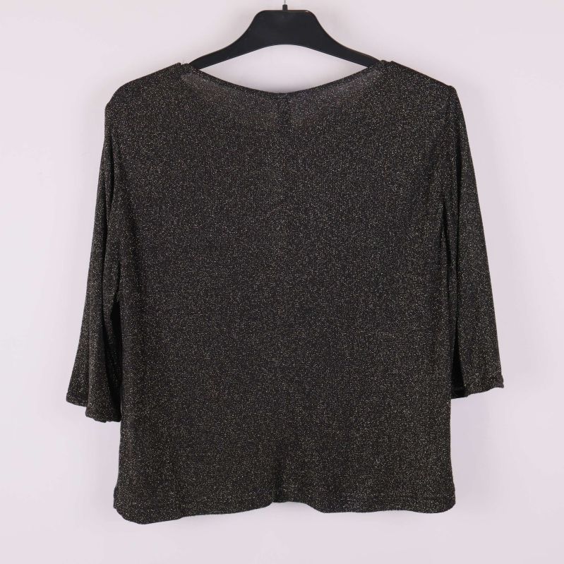 Baksida av svart glittrig topp på galge