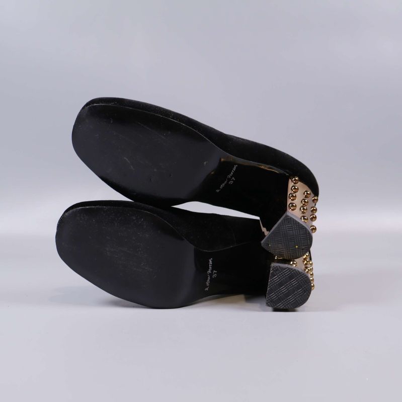 Sulor med tecken på användning och klackdetalj