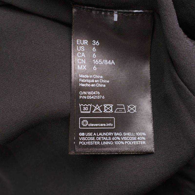 Materialetikett med storlek och tyginformation