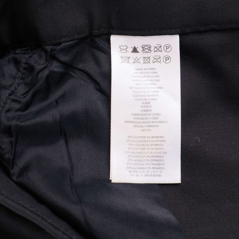 Material- och skötselrådslapp inuti byxan