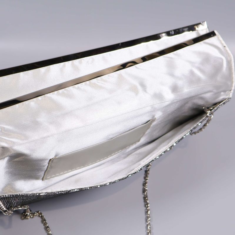 Insidan av clutch med mindre innerfack synligt